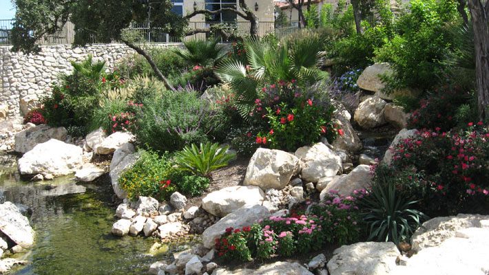 Slope gardening with boulders