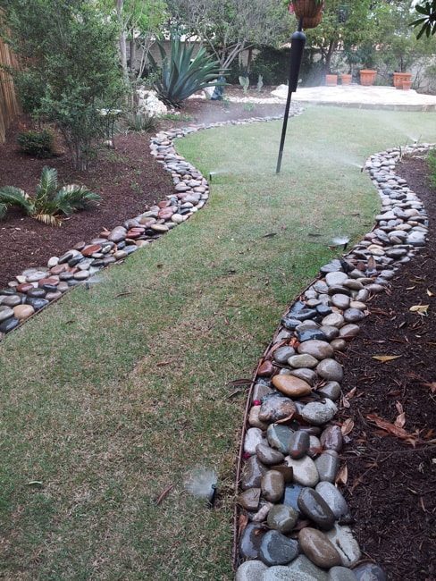 Landscaping with Rock Borders