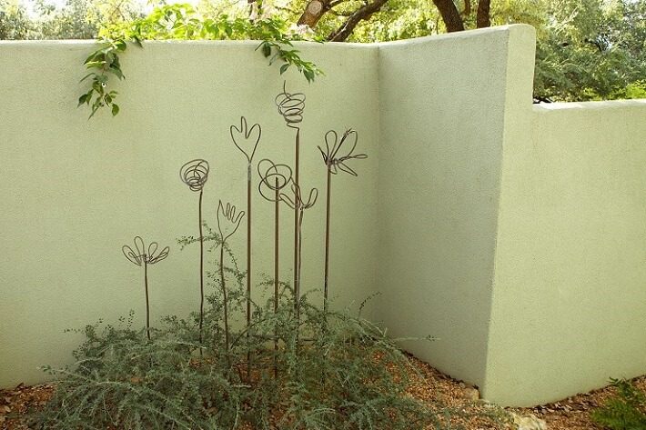 Elegant wire stakes